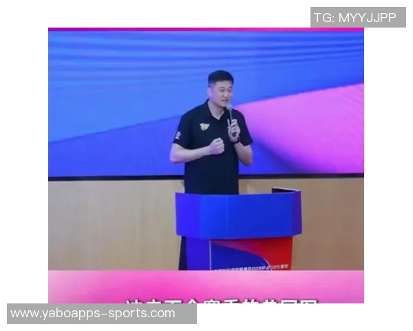 广东男篮主帅杜锋亲临现场助威广东女篮新赛季首战精彩揭幕 广东男篮主帅杜锋亲临现场助威广东女篮新赛季首战精彩揭幕