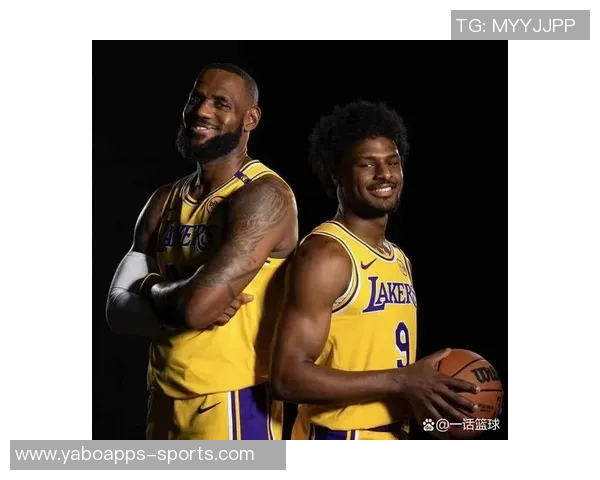 詹姆斯夫妇亲临现场支持洛杉矶道奇队精彩比赛未赴客场 詹姆斯夫妇亲临现场支持洛杉矶道奇队精彩比赛未赴客场