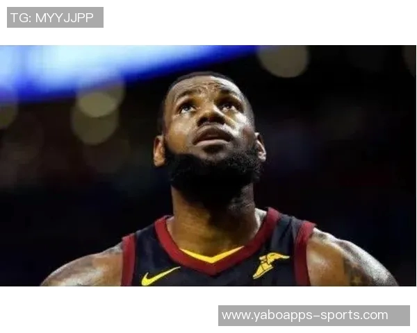 女球迷目击詹姆斯抠鼻瞬间瞬间变脸引发热议