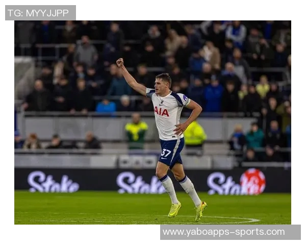热刺希望续约范德芬但球员对现状不满弗兰克难以掌控局面